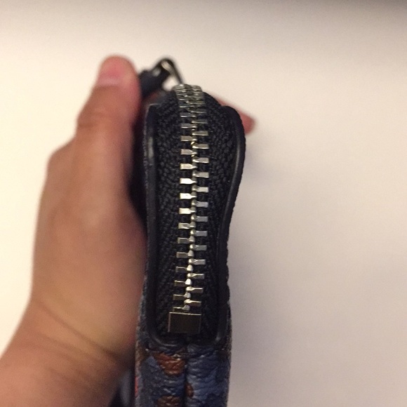 Coach wristlet - Picture 8 of 8